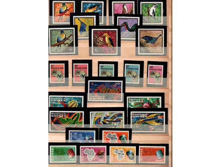 1969-1978. MNH stamp collection Guinee from 1969, including souvenir timesheets (21) and a lot of thematic including imperf s