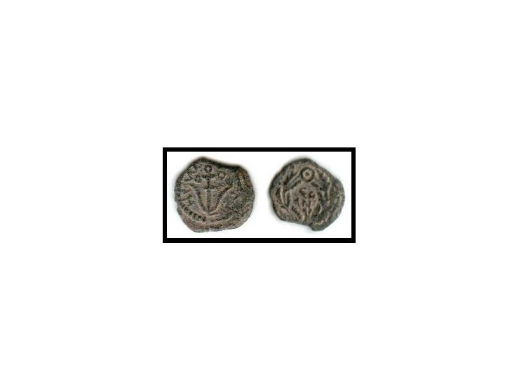 Herod Archelaus, son of Herod the Great, 4 BC-6 AD, bronze&nbsp;prutah of 13.2 mm, 1.19ng arms.Reverse: "Ethnarch" in wreath.